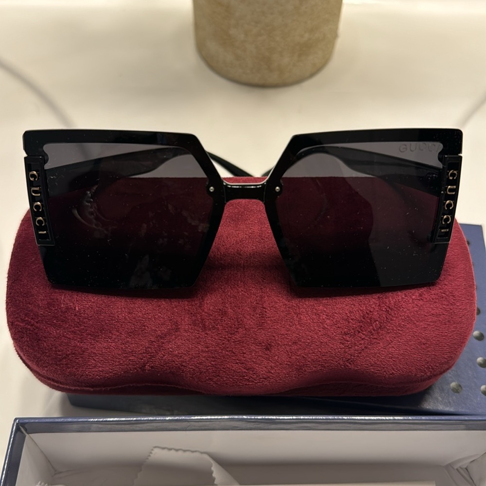 GUCCI SUNGLASSES